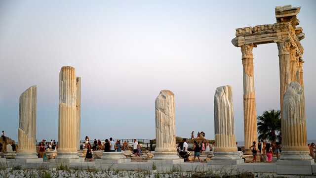 Bakan Ersoy duyurdu: Turizmde yeni rekor