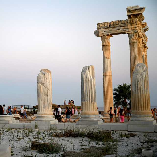 Bakan Ersoy duyurdu: Turizmde yeni rekor