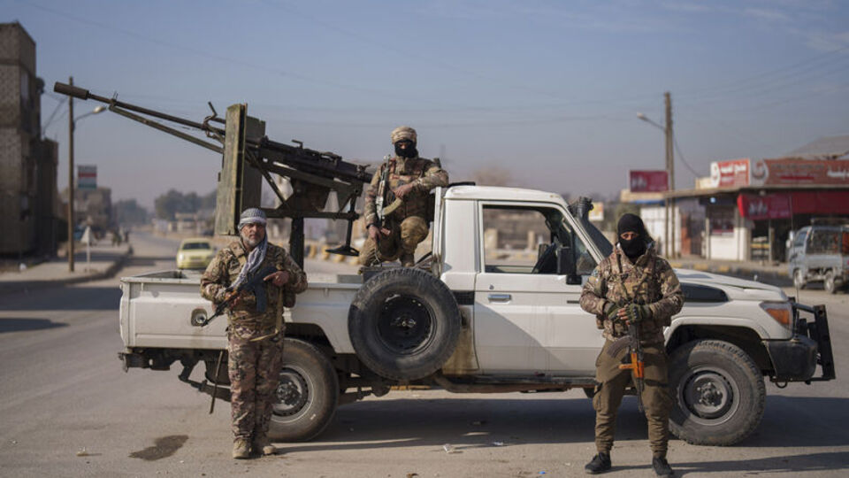 Şam'a bağlı hükümet güçleri SDG'ye saldırdı