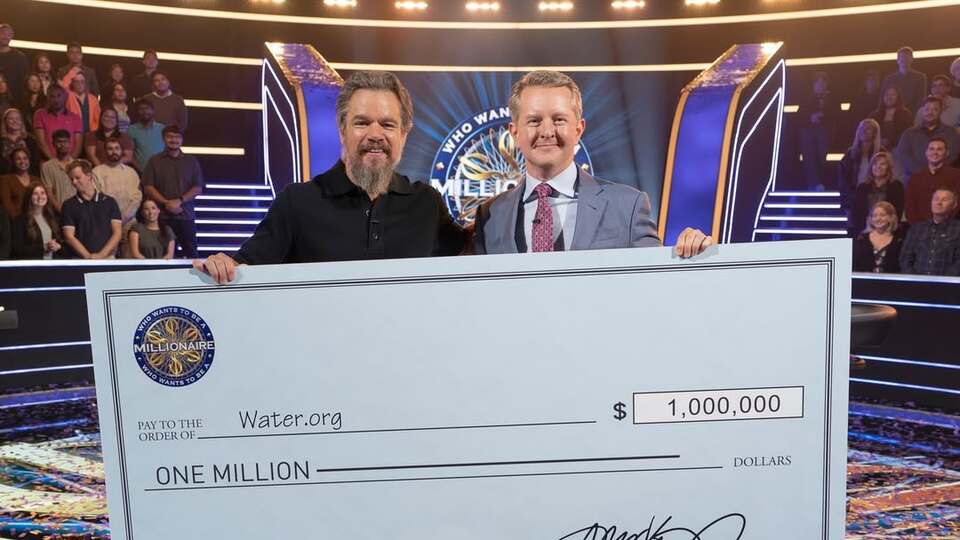 Ödülü bağışladılar