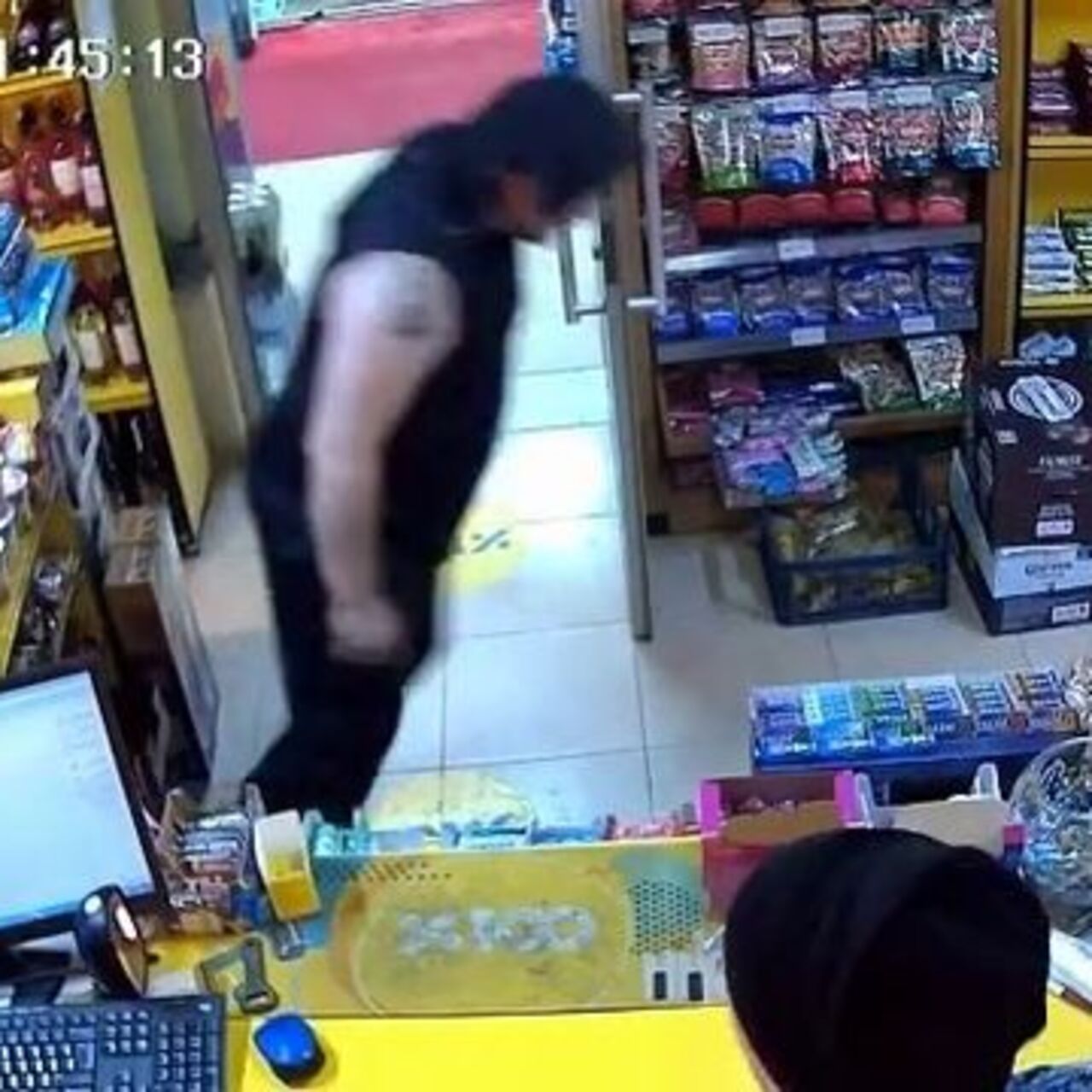 Markette kalp krizi geçirdi!