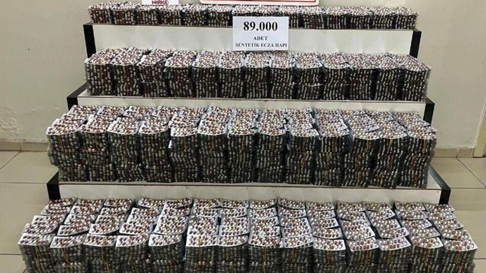 89 bin sentetik ecza hapı ele geçirildi