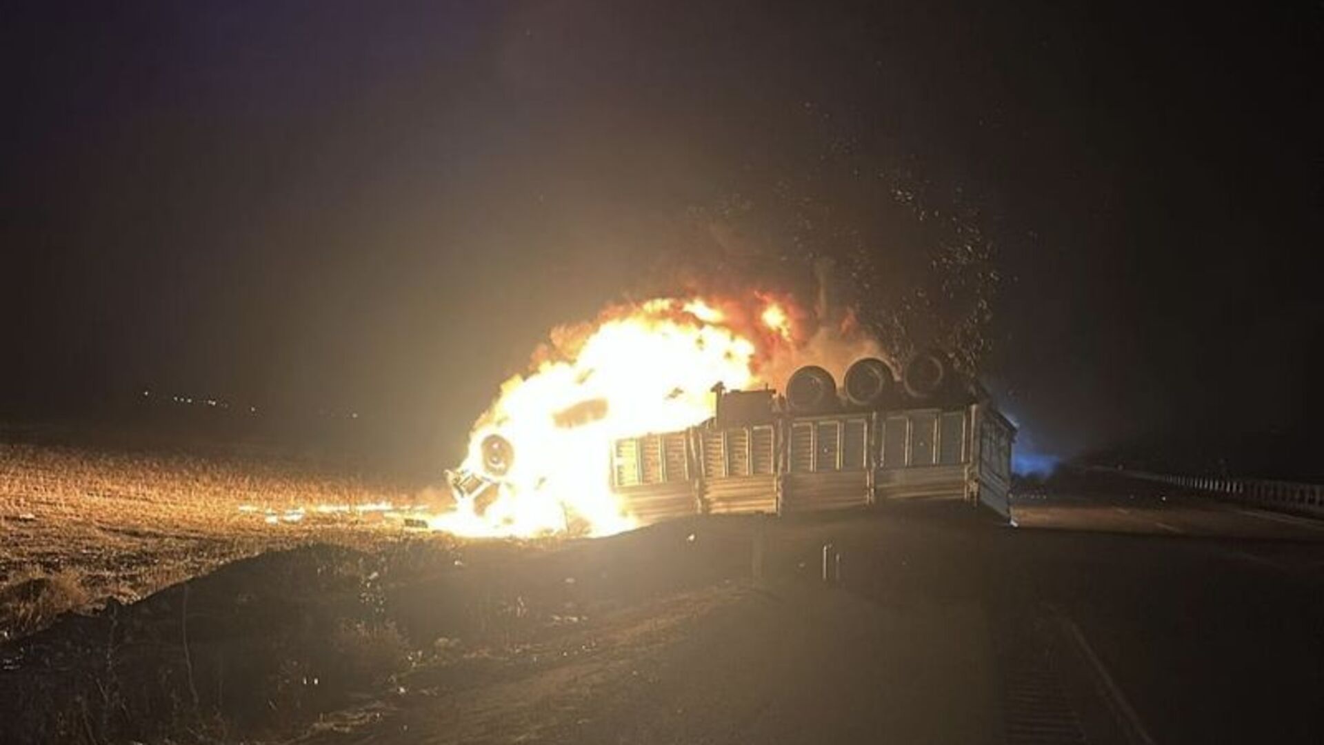 Mardin'de Feci Kaza: Devrilen TIR Alev Aldı, Sürücü Yanarak Can Verdi!