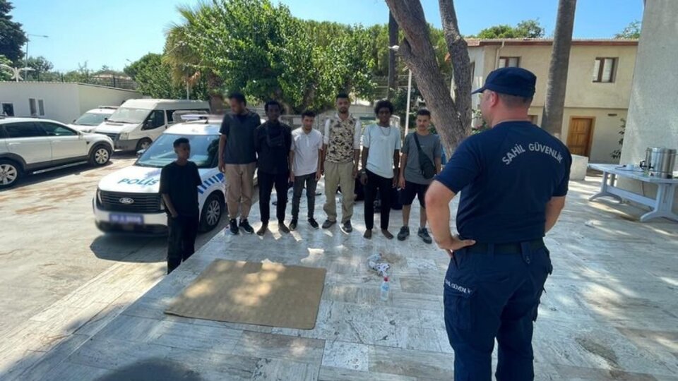 İzmir'de 83 düzensiz göçmen yakalandı