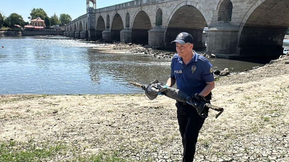 Meriç Nehri çekildi, gün yüzüne çıktı
