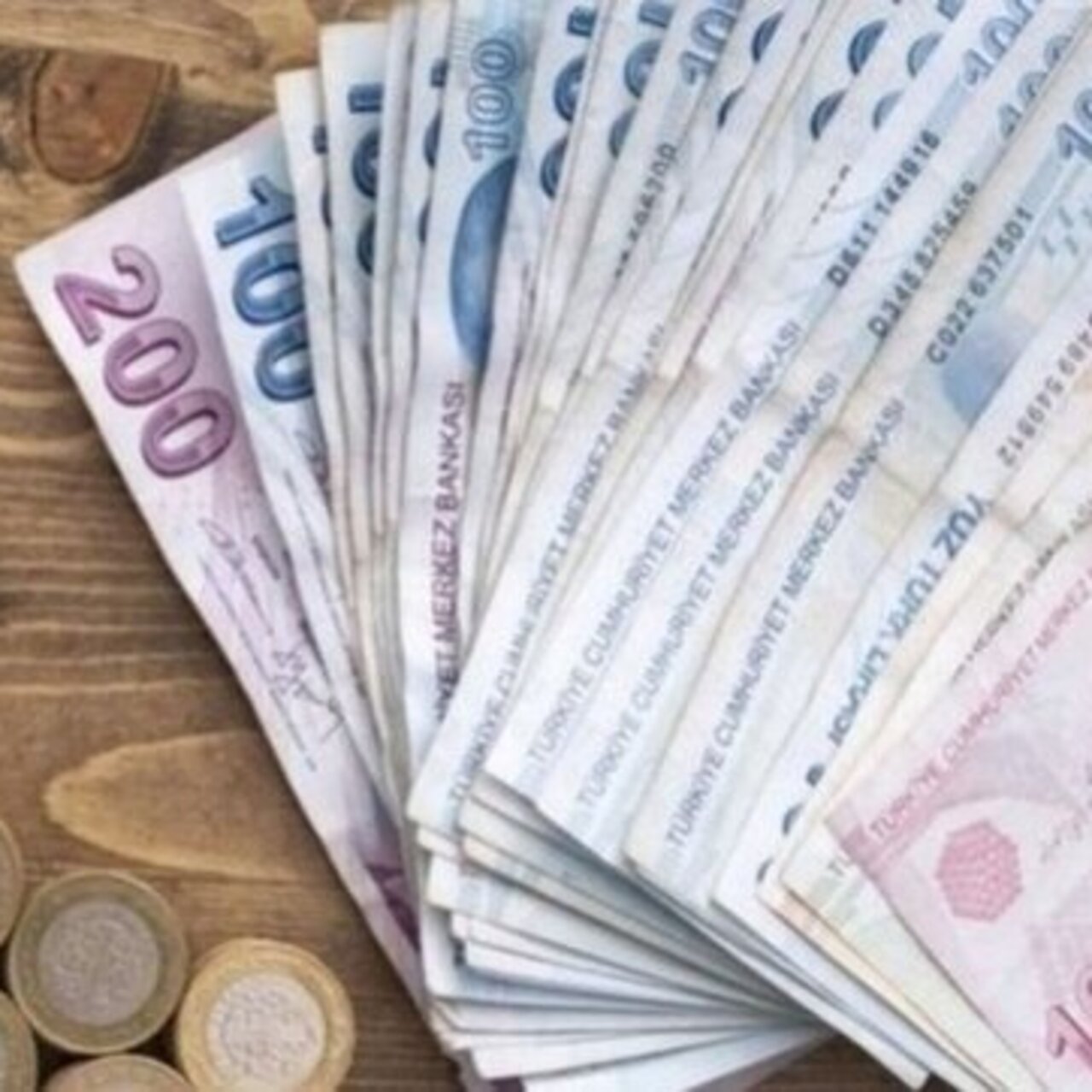 Yaşlı ve engelli aylıkları hesaplara yatırılıyor