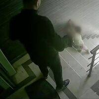 Küçük kızına tekme atan baba hakkında iddianame!