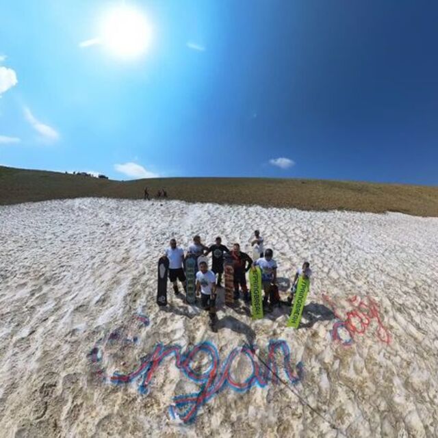 Ağustosta kayak ve snowboard