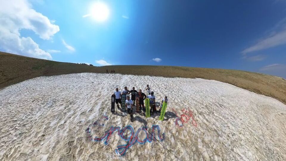 Ağustosta kayak ve snowboard