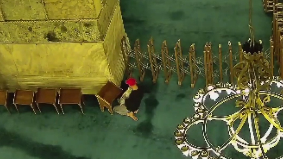 Ayasofya'da İncil yakan adam tutuklandı!