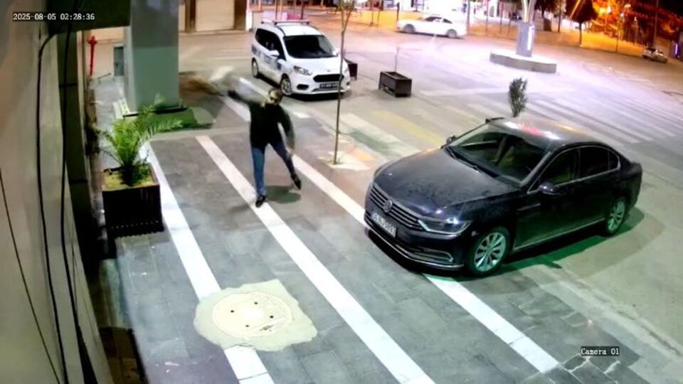 Suruç Belediyesi'ne kaldırım taşlı saldırı