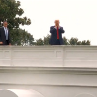 Donald Trump çatıya çıktı
