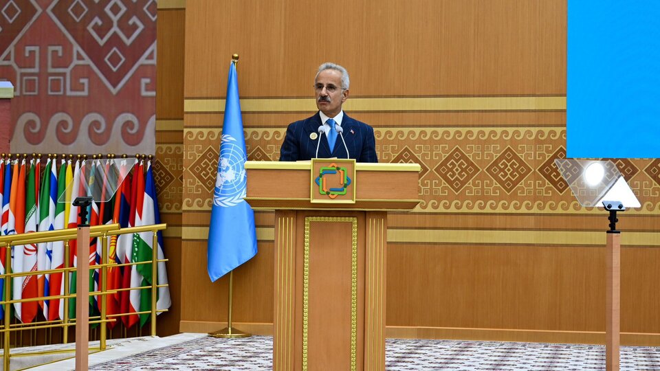 Bakan Uraloğlu, Tacik ve Türkmen yetkililerle bir araya geldi