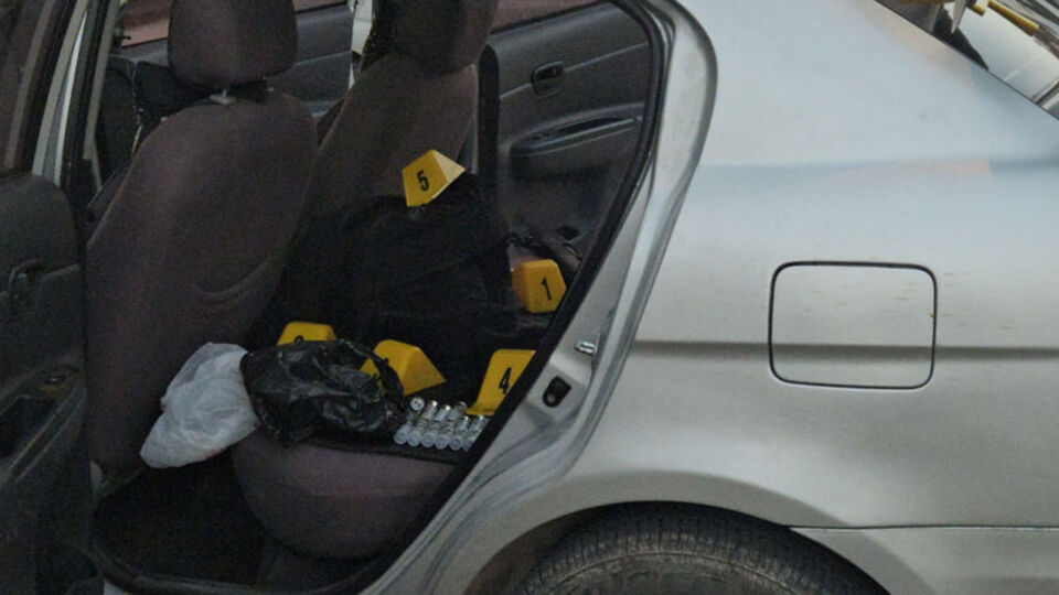 Evinin önünde pompalı tüfekle vuruldu