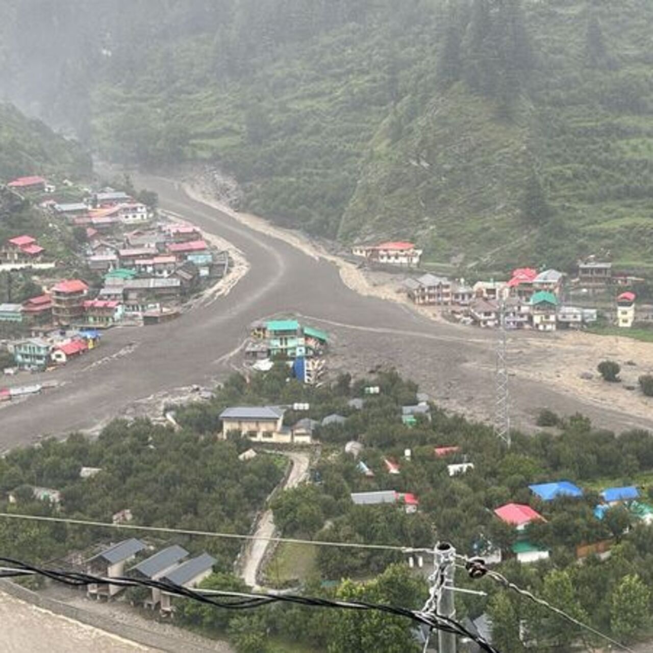 Hindistan'da heyelan: 100 kişi kayıp