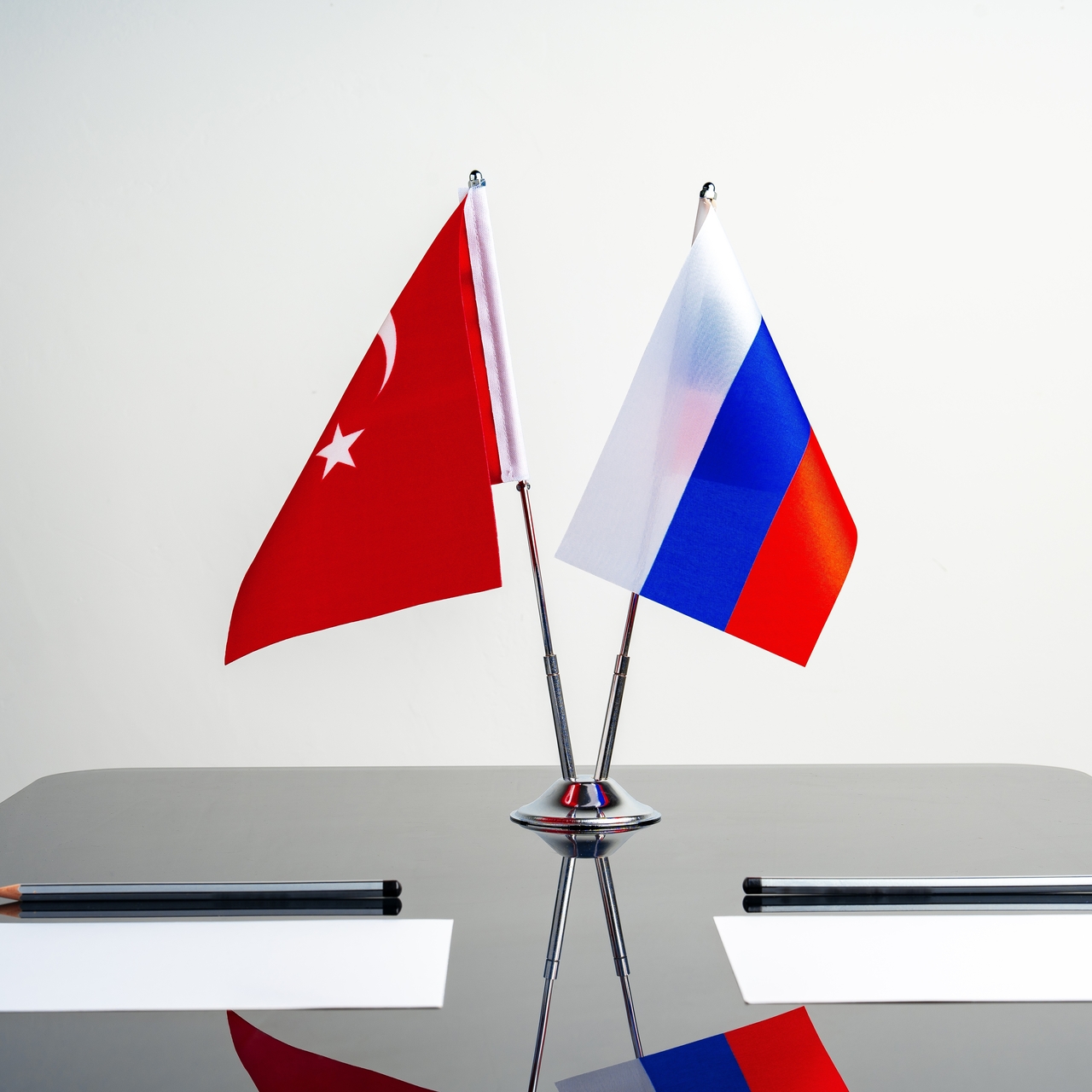 Kremlin'de tarihi yuvarlak masa toplantısı