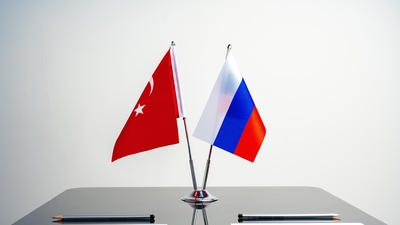 Kremlin'de tarihi yuvarlak masa toplantısı