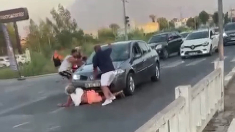 Çarptığı kadının üzerinden geçip kaçmaya çalıştı!