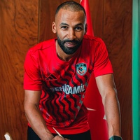 Nazım Sangare imzayı attı!