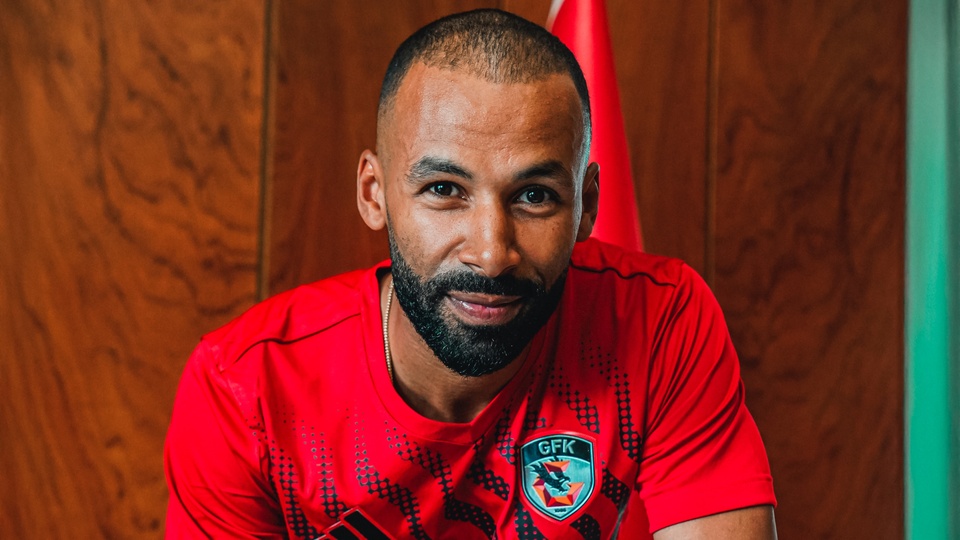 Nazım Sangare imzayı attı!