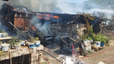 Ahırdaki yangın eve sıçradı!