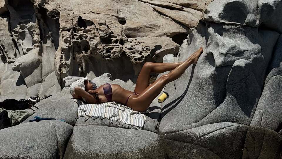 Elvin Levinler, Paros Adası'nda