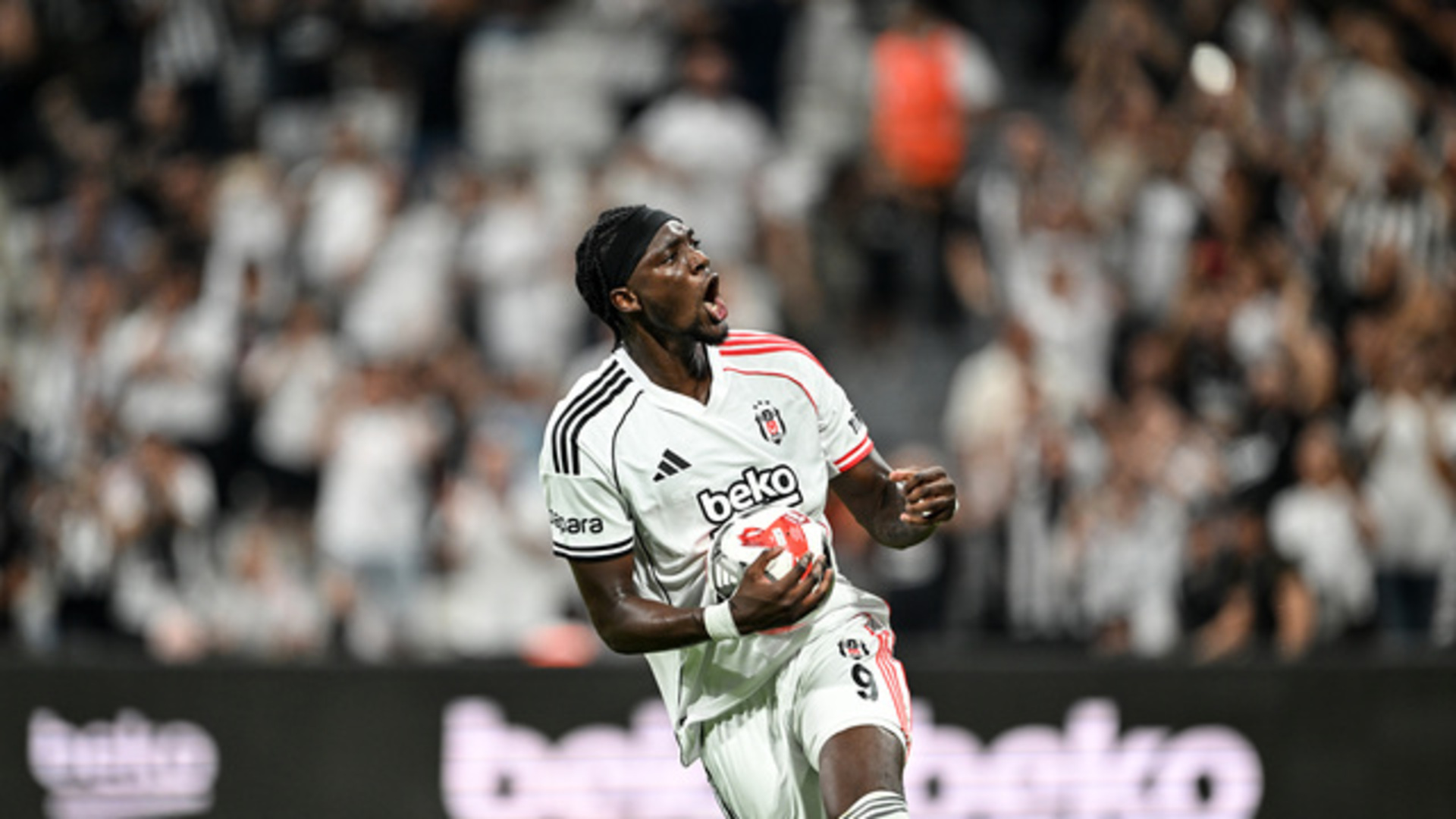 Beşiktaş'ın UEFA Konferans Ligi'ndeki St. Patrick's Maçı: İzleme Rehberi ve Detaylar!