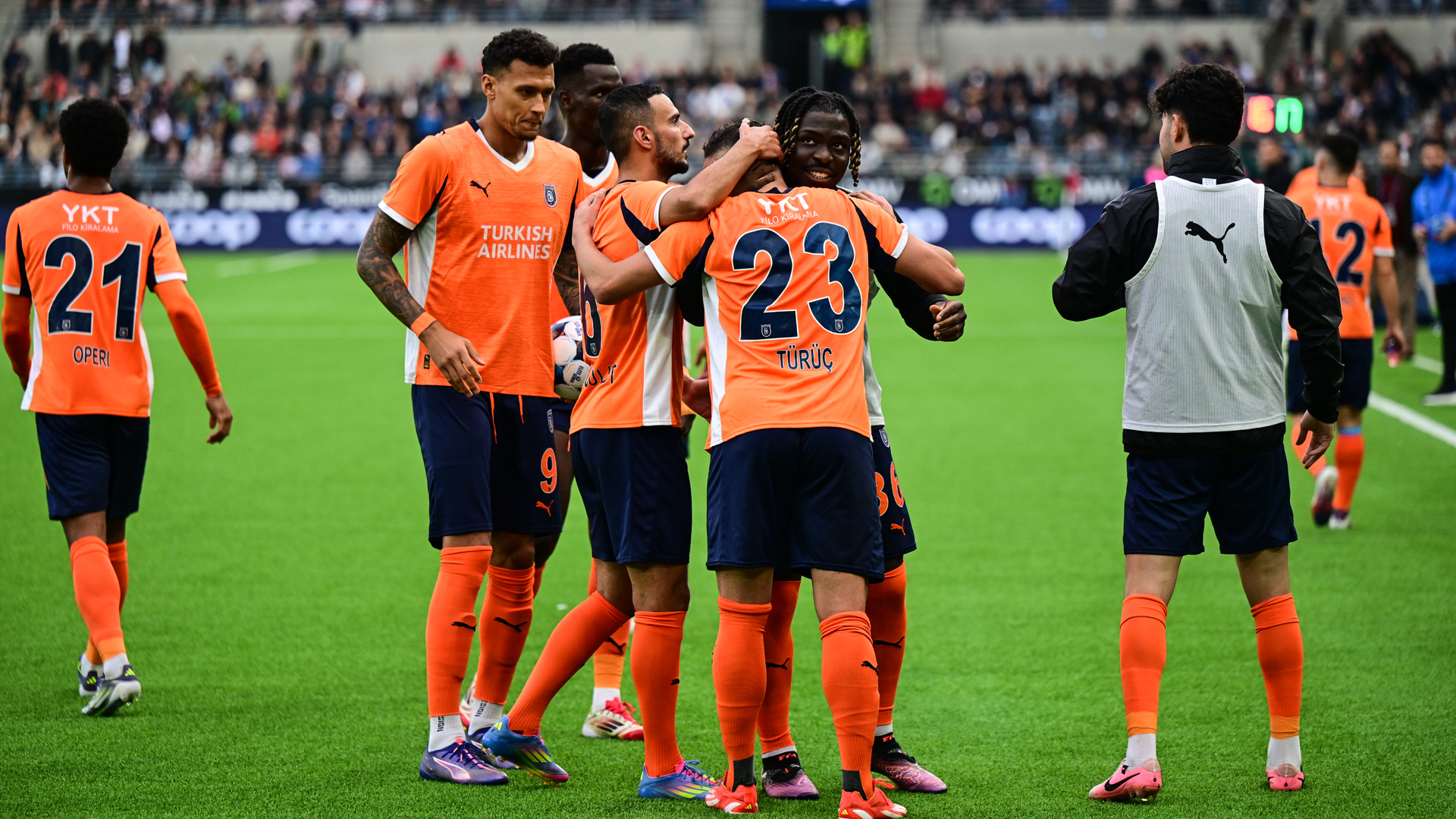 Başakşehir, Viking'e Karşı Sert Duruşuyla 3-1 Kazandı! Maçın Dönüm Noktaları