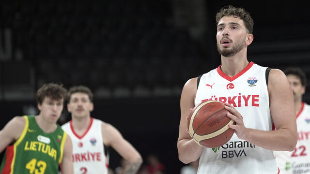 12 Dev Adam, Litvanya'ya mağlup