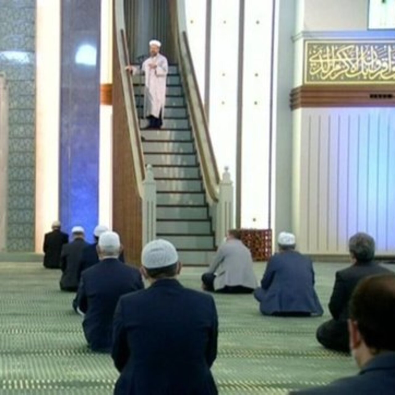 Cuma namazı kılınışı! 