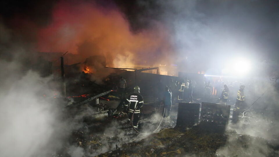 Çorum'da mandırada yangın çıktı