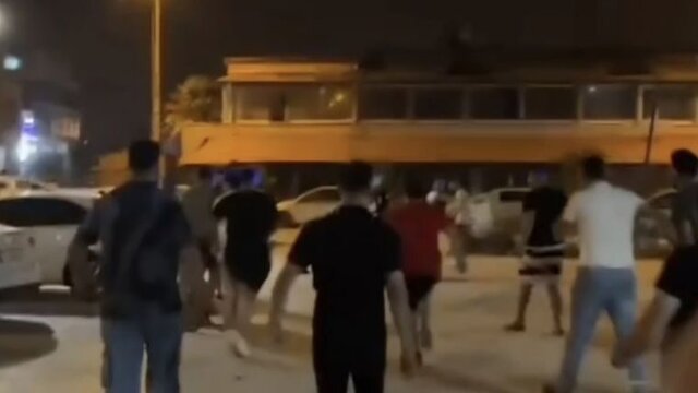 Parkta vatandaşlara ve polislere bıçak çeken 4 şüpheli yakalandı