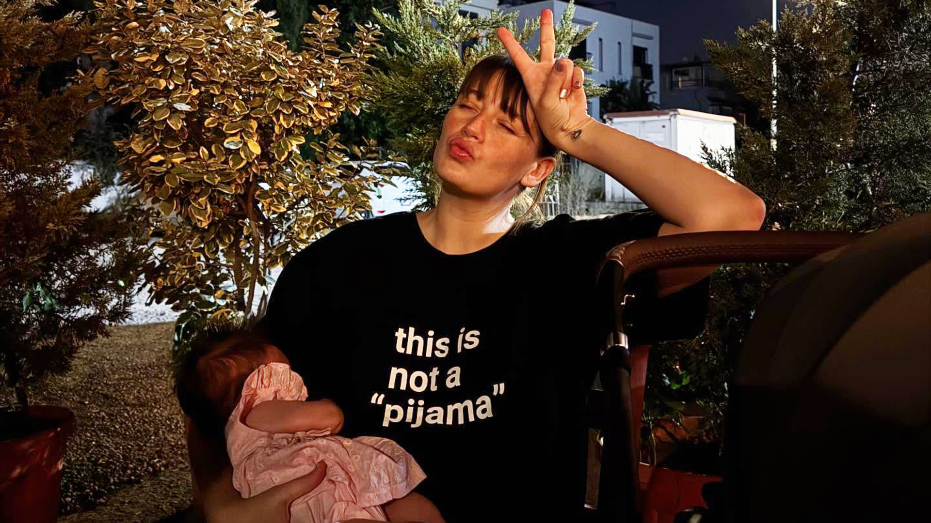 Gizem Karaca'dan Şaşırtan İtiraf: 'Pijamalarımla Vedalaştım!'