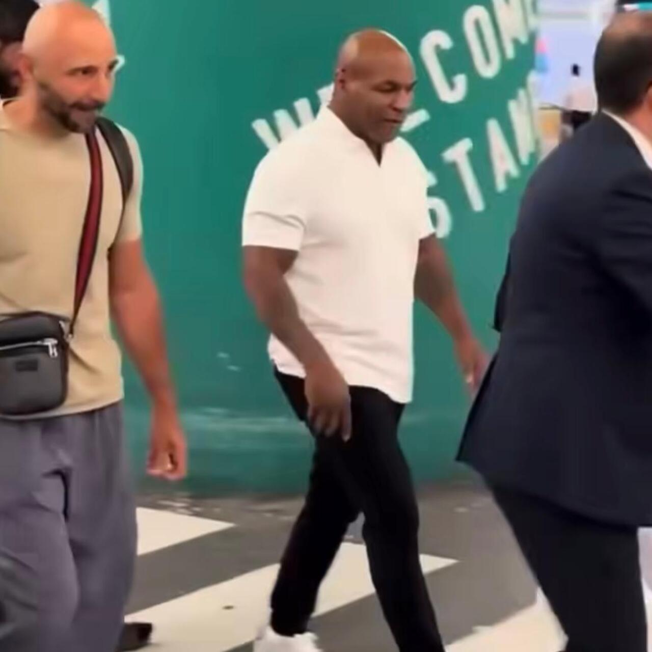 Mike Tyson İstanbul'da aktarma yaptı