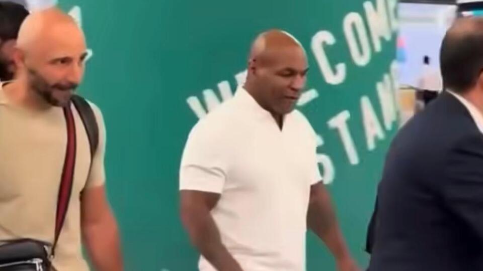 Mike Tyson İstanbul'da aktarma yaptı