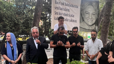 Mezarı başında anıldı