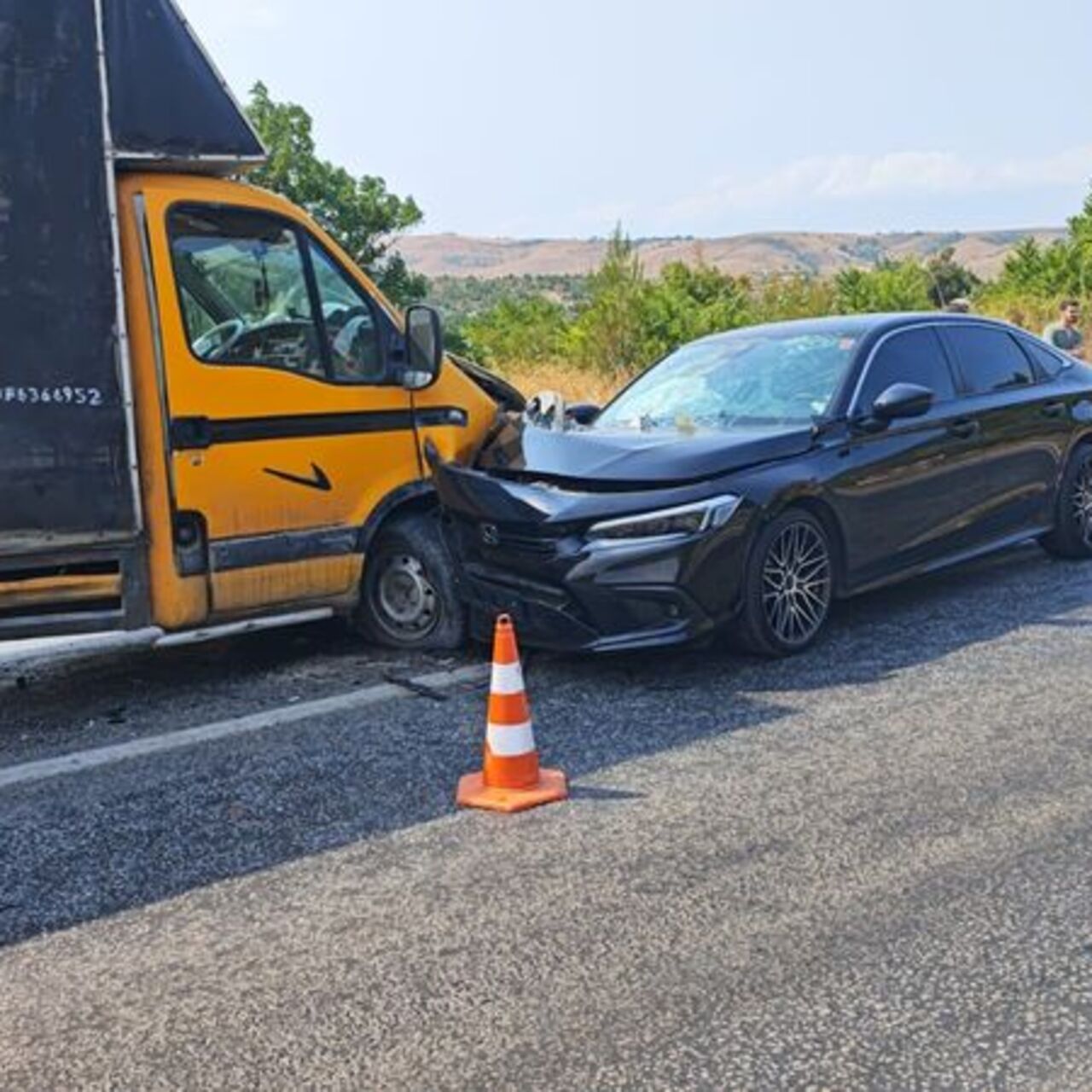 Kafa kafaya çarpıştılar: 2'si çocuk 6 yaralı