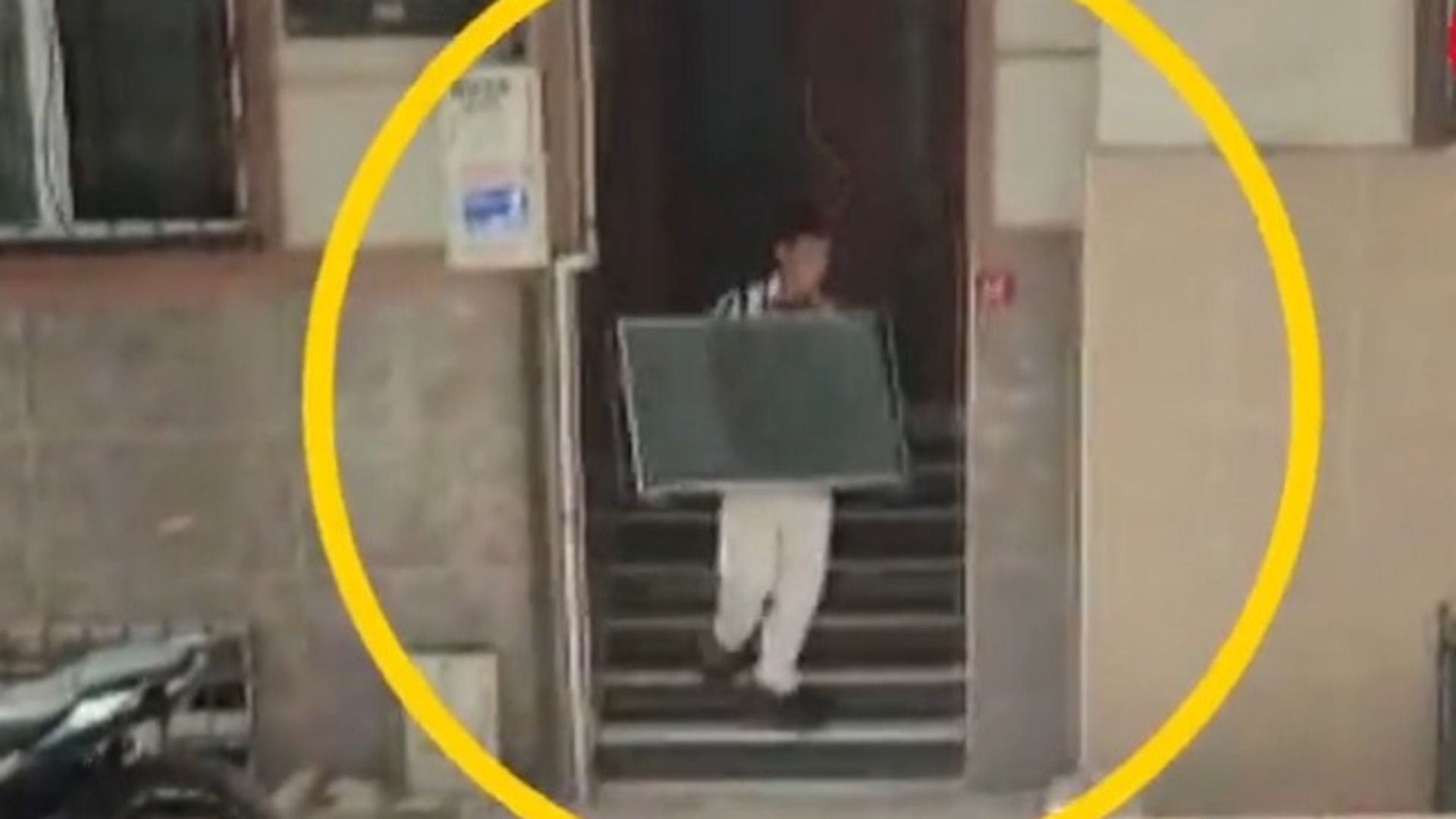 Hırsızın Peşine Düştü ve Yakaladı! İşte Akıl Almaz Anlar