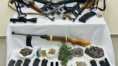 Su bidonundan tabanca, saksılardan kenevir çıktı