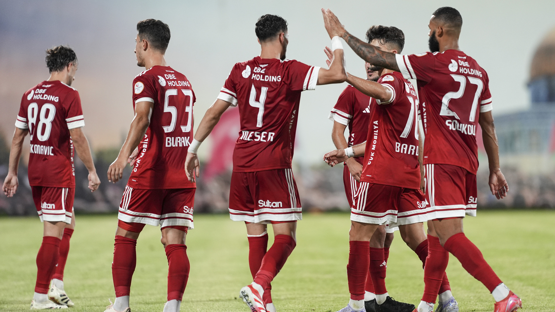 Ümraniyespor, Manisa FK'yı Sert Mücadelede 2-1 Mağlup Etti!