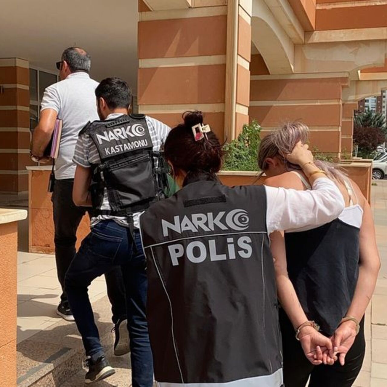 Uyuşturucuyla yakalanan 2 kişi tutuklandı