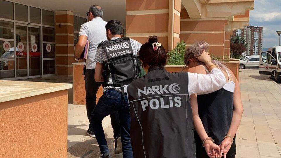 Uyuşturucuyla yakalanan 2 kişi tutuklandı