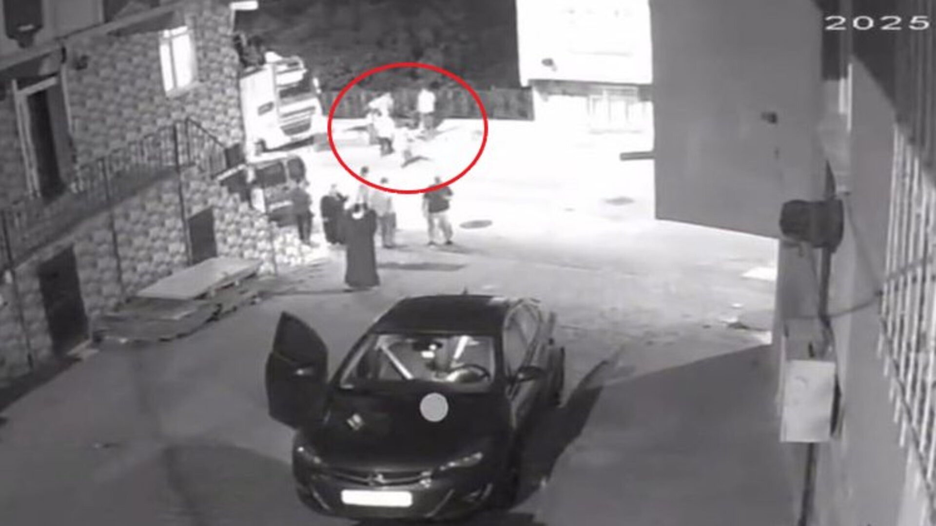 Arnavutköy'de Yaşanan Acı Olay: Bisikletli Çocuk Kaldırıma Çarparak Ağır Yaralandı!