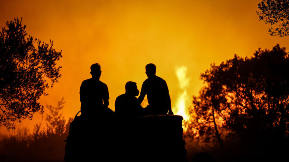 Çanakkale'deki yangın sürüyor! Saçaklı Köyü bu hale geldi