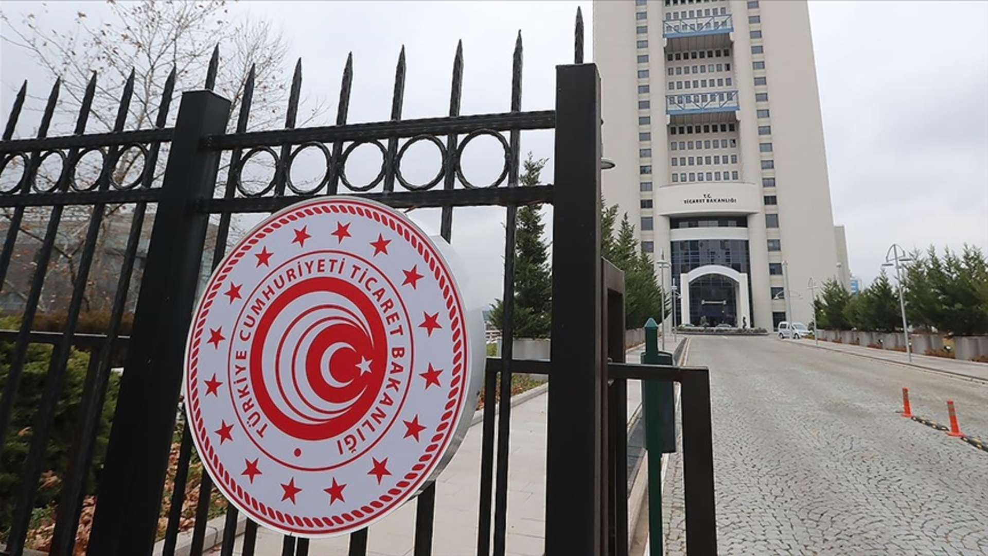 Ticaret Bakanlığı'ndan Haksız Fiyat Artışı Yapanlara 137 Milyon TL Ceza!