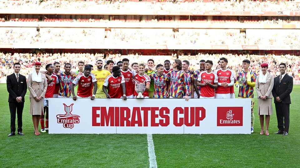 Emirates Kupası'nın sahibi Arsenal!