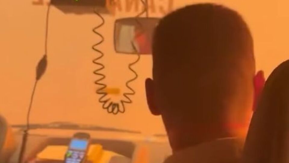 Alevlerin arasında kaldılar!