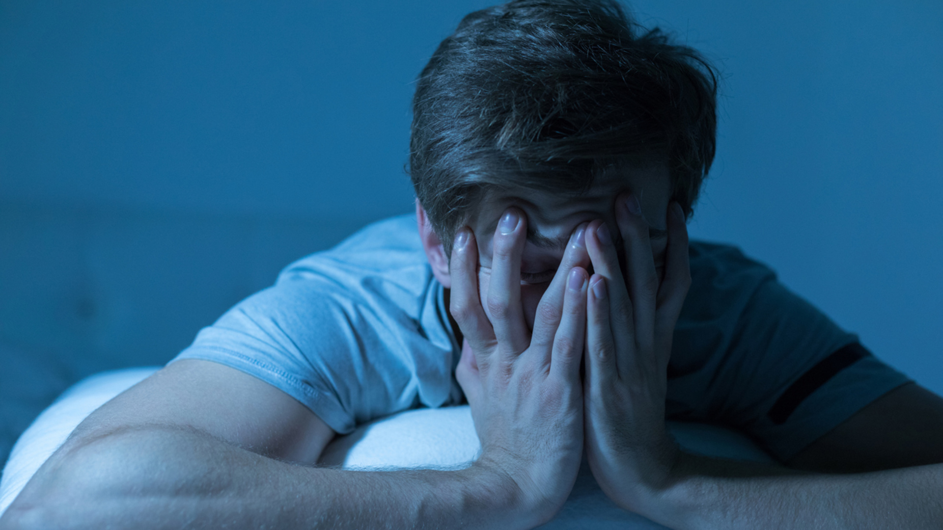 Gece Boyu Uykunuzu Mahveden 10 Gizli Hata! Bunları Yapıyorsanız Derhal Bırakın