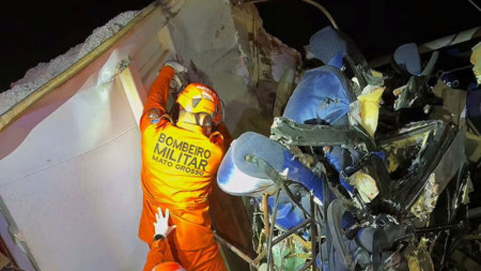 Brezilya'da otobüsle kamyon çarpıştı