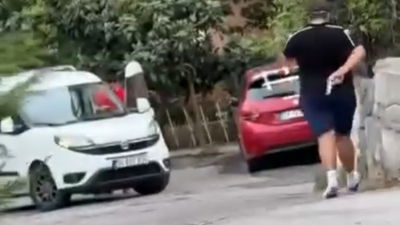 İstanbul'da güpegündüz dehşet! Silahını saklayıp araca yaklaştı!